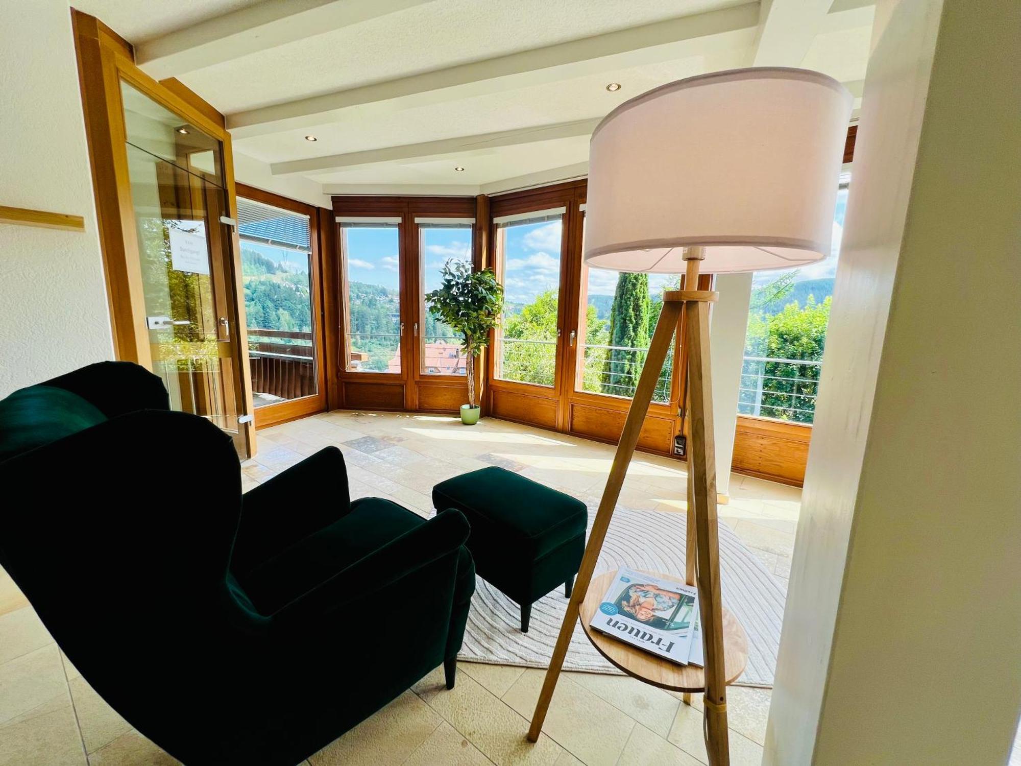Ferienwohnung Panoramablick Mit Privatparkplatz, 2 Balkone Und 1,5 Baeder Titisee-Neustadt Exterior foto